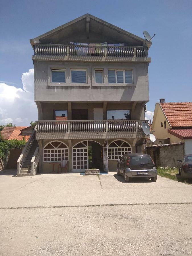 Buric Rooms Nikšić Esterno foto